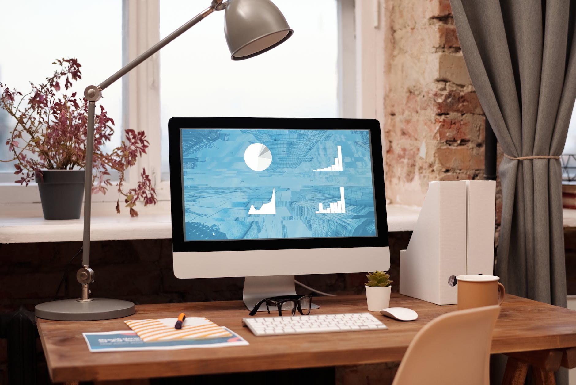 How Marketing Can Help Sales Close More Deals in Longer Sales Cycles